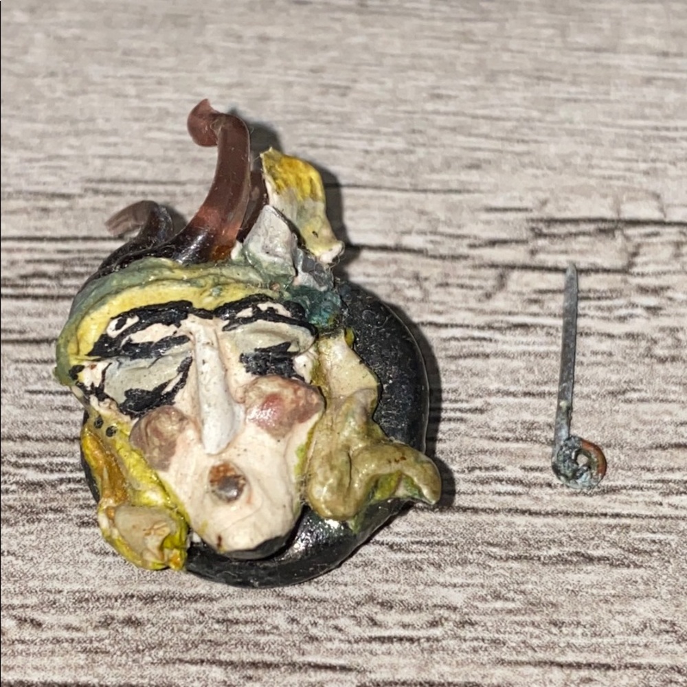 Vintage Face Sculpture Pin / Brooch Collectible